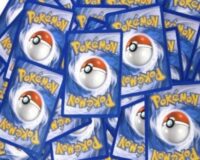 Lote 100 Pokémon (no foil) al azar + 5 Holo + Carta ultra rara (o mejor) - Inglés